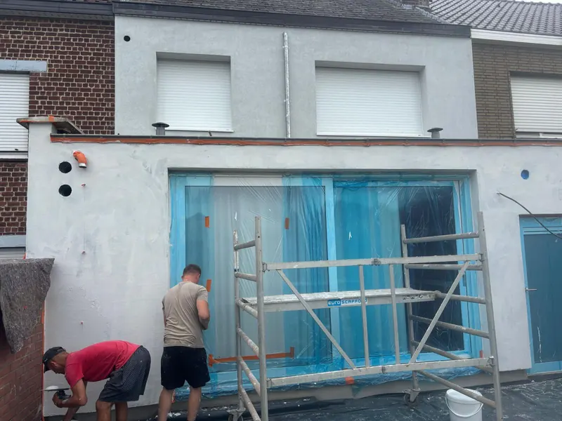 pleisteren rond raam