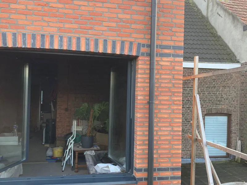 dakkapel met Rockpanel en steenstrips afgewerkt