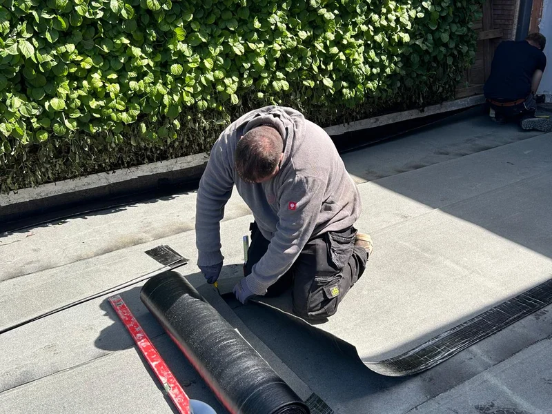 dakwerker brandt roofing op het terras