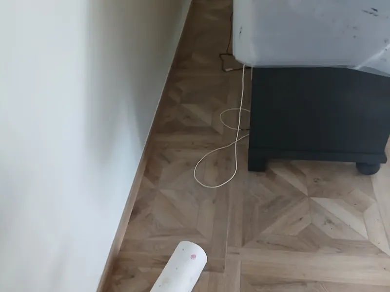 nieuw parket met plinten