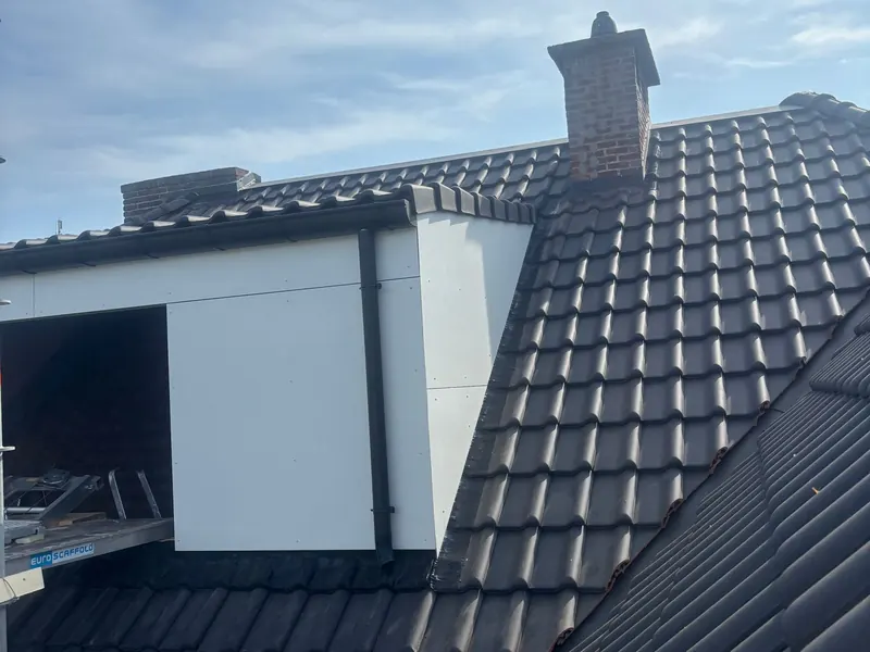 nieuw pannendak met dakkapel en plat dak