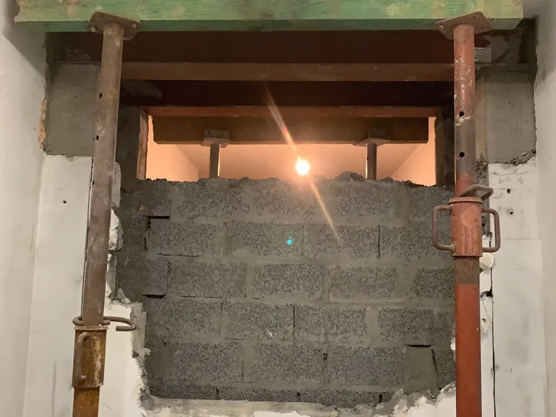 nieuwe poutrel boven doorbraak, gestut