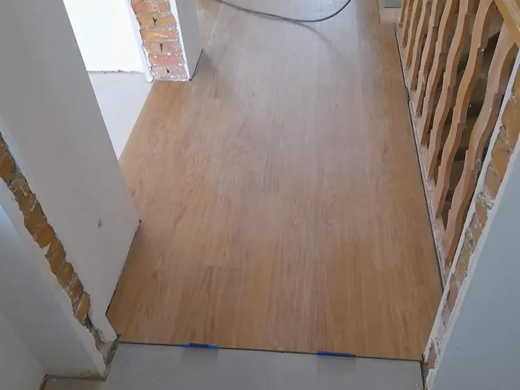 nieuwe vloer in de hal