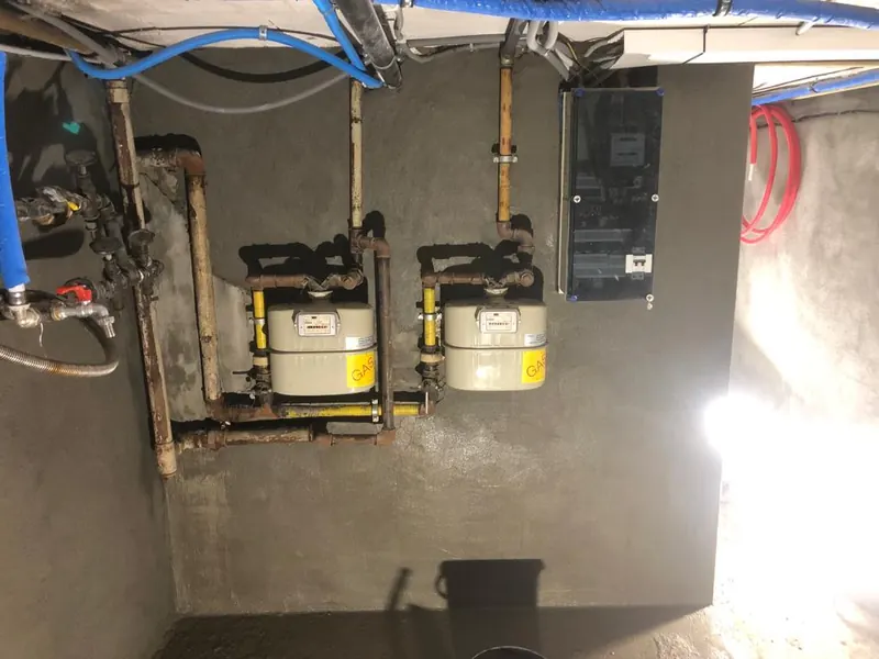 kelder na waterdichte bepleistering met technieken