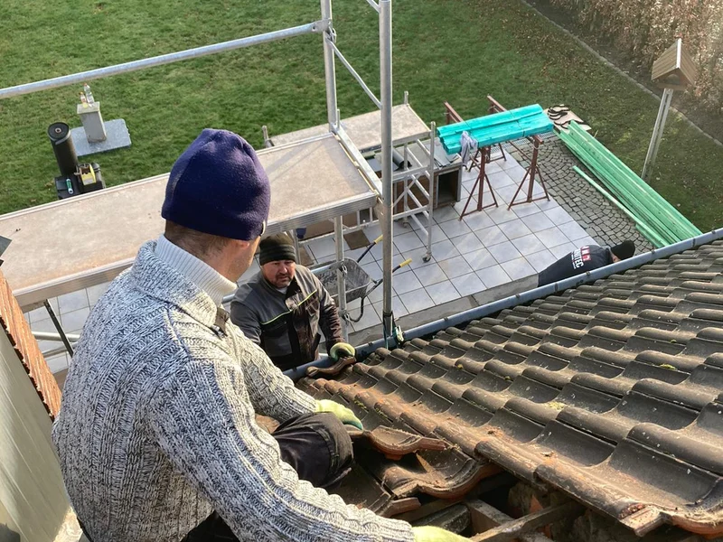 dakkapel opbouw, vakman aan het werk