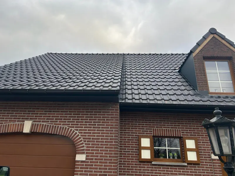 nieuwe dakkapel en pannen, detail