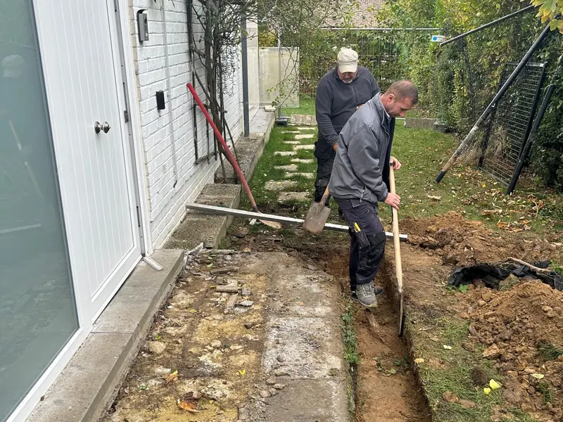 achterzijde van de bungalow voor de werken