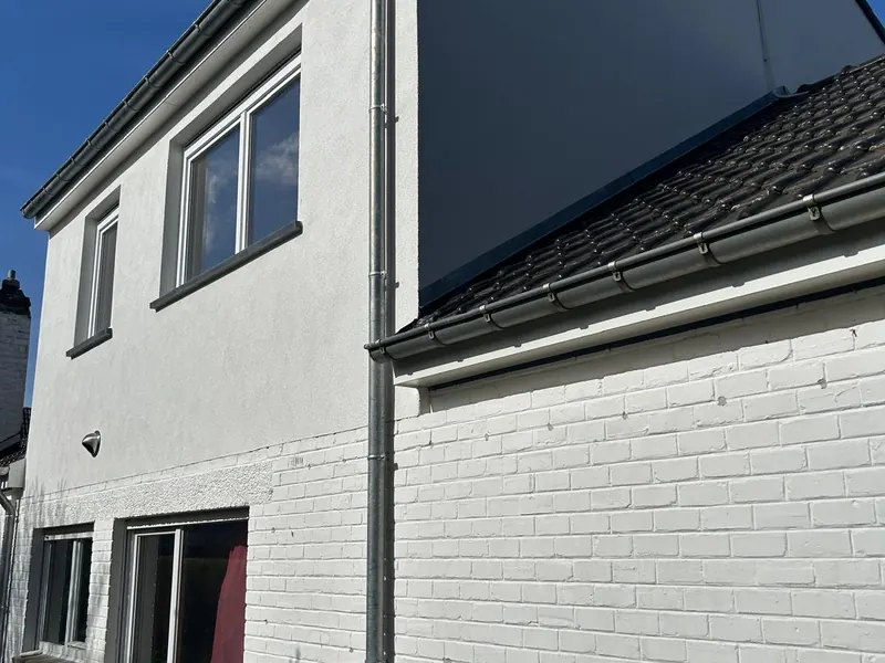 woning met nieuwe verdieping vanuit de tuin