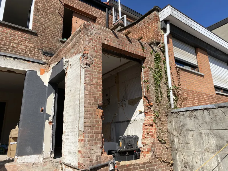 afbraak van de oude achterbouw, structuur zichtbaar