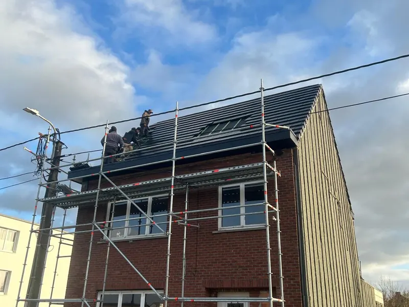 nieuw dak vanaf de straat